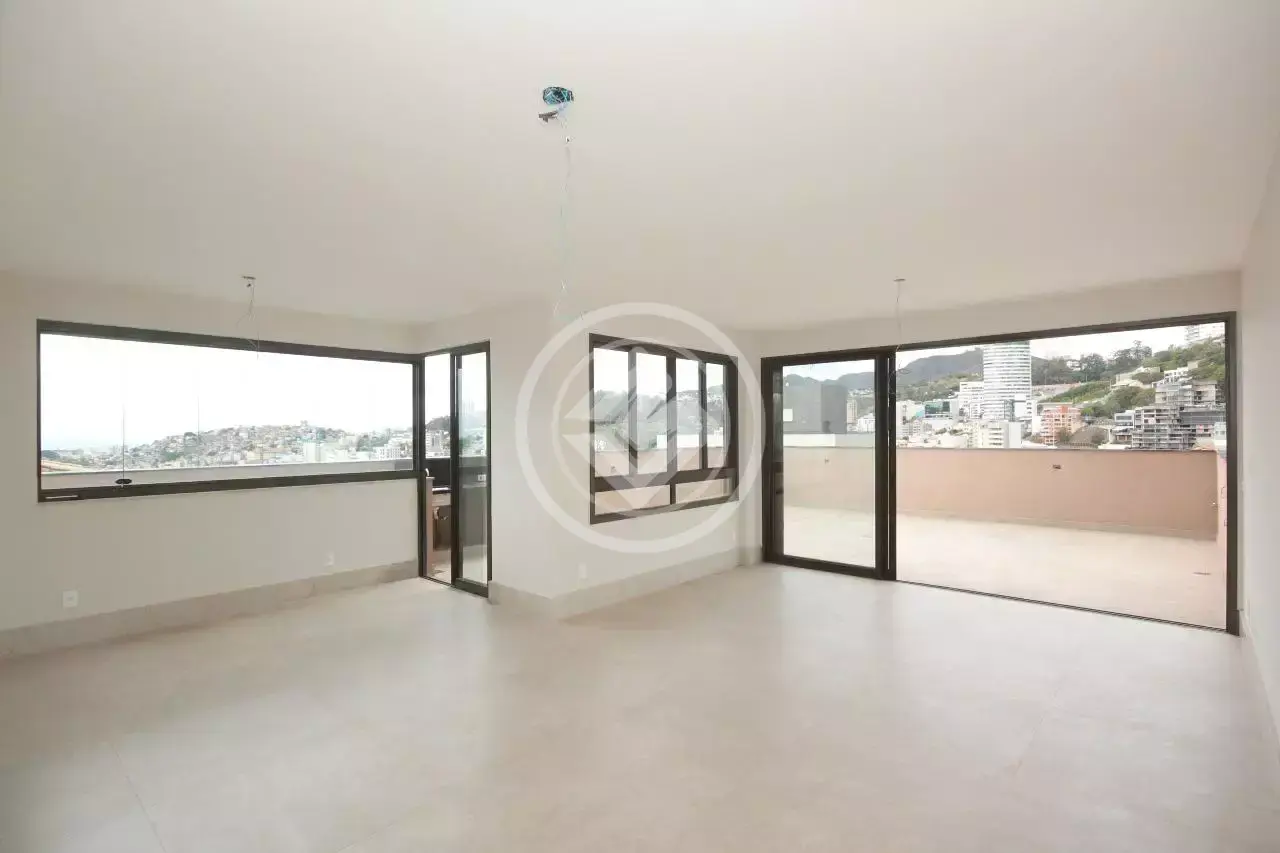 Apartamento garden com 4 quartos (3 suítes) e 230 m² à venda no Santa Lúcia, Belo Horizonte — Santa Lúcia, Belo Horizonte
